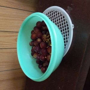 Tupperware Callander strainer with lid